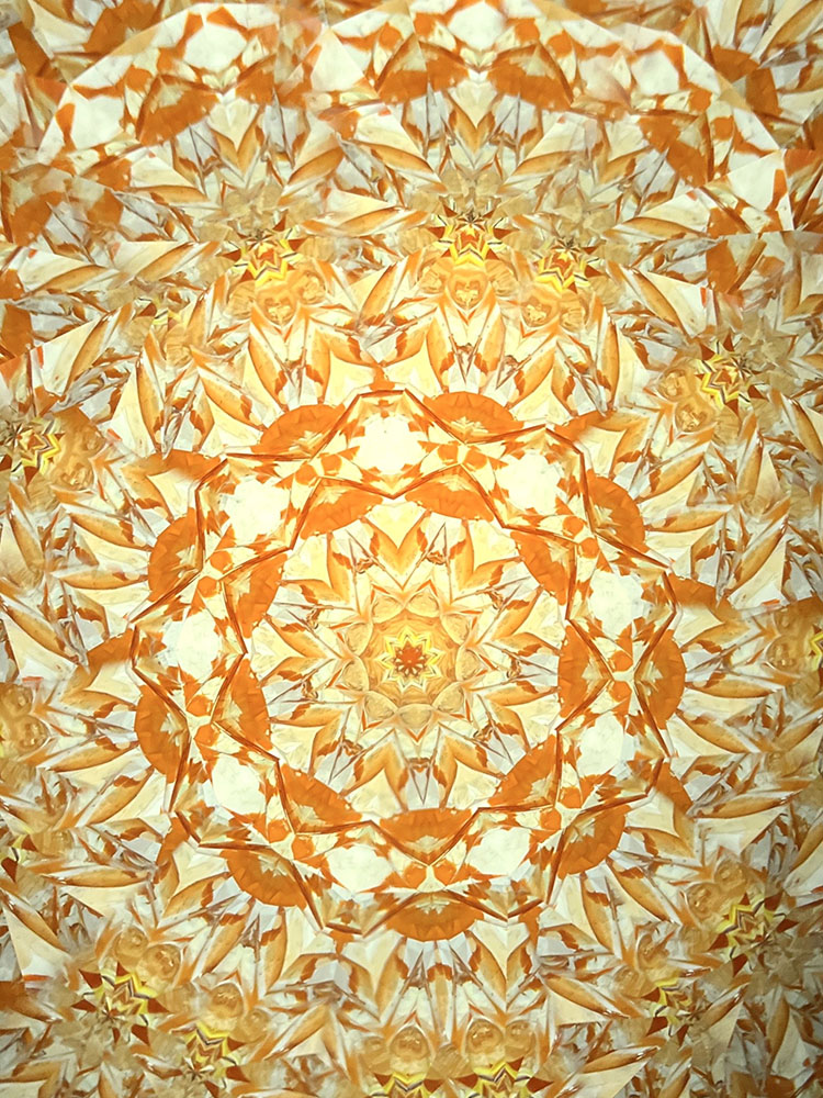 K644⭐︎乳白ぼかし 優美なドレープ イエロー 螺旋模様 和ガラス 糸巻柄 林和子「しあわせいろ 灯台」(HK1083)3ミラー・オイルタイプ 万華鏡