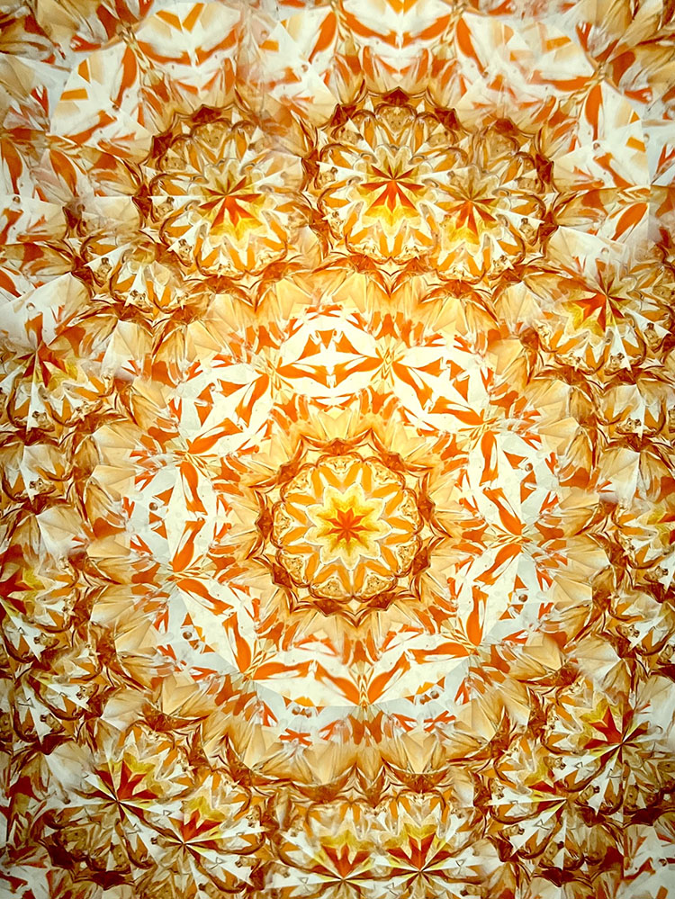 K644⭐︎乳白ぼかし 優美なドレープ イエロー 螺旋模様 和ガラス 糸巻柄 林和子「しあわせいろ 灯台」(HK1083)3ミラー・オイルタイプ 万華鏡